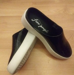 FREE PEOPLE PLATFORM SNEAKER MULE CLOGS